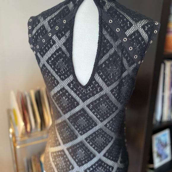 TOPSHOP Crochet w Rivets Top - Picture 6 of 6